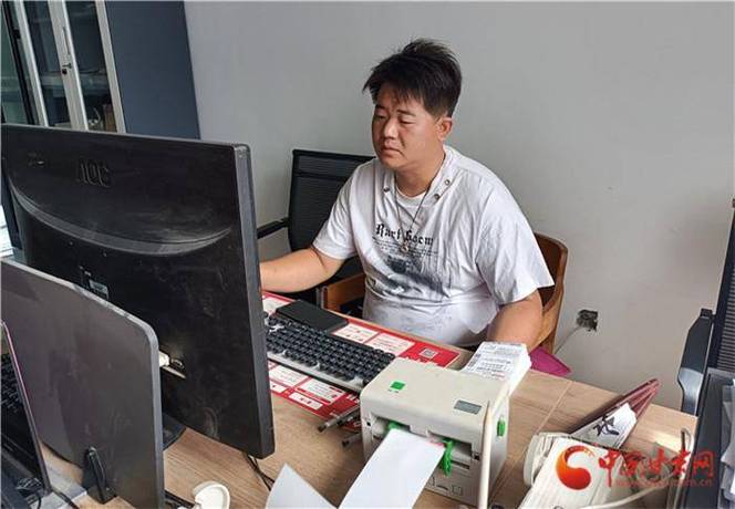 归乡青年电商助农 一单单农副产品背后的家乡情深